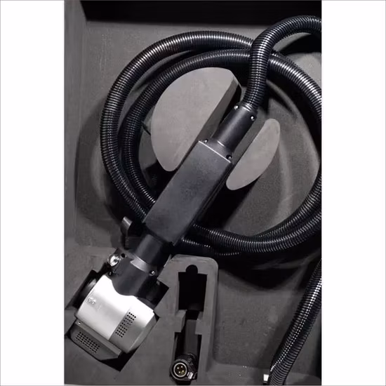 Handgepulste Faserlaser-Reinigungsmaschine zum Entfernen von Rostbeschichtungsfarbe 100 W, 200 W, 300 W, 500 W